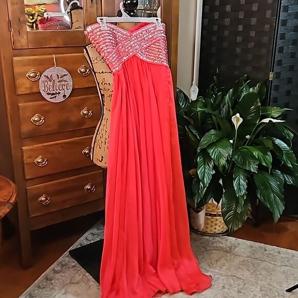 NWT La Femme Coral & Silver sequined chiffon gown size 4 (with flaw) - Picture 9 of 16